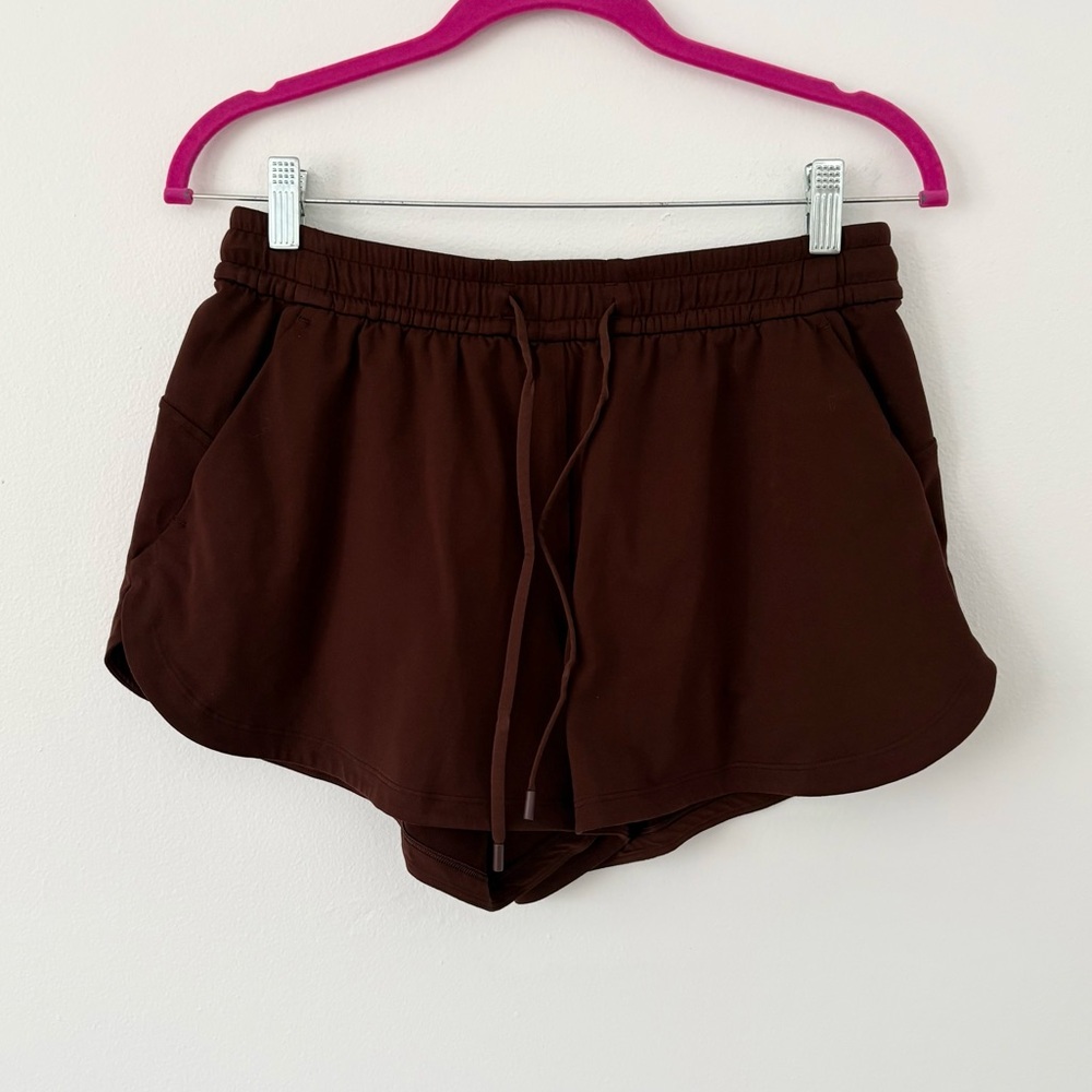 Lululemon Soft Jersey Mid Rise Curved Hem 3 Inch Short in Lava Cake Size Small - Picture 5 of 10